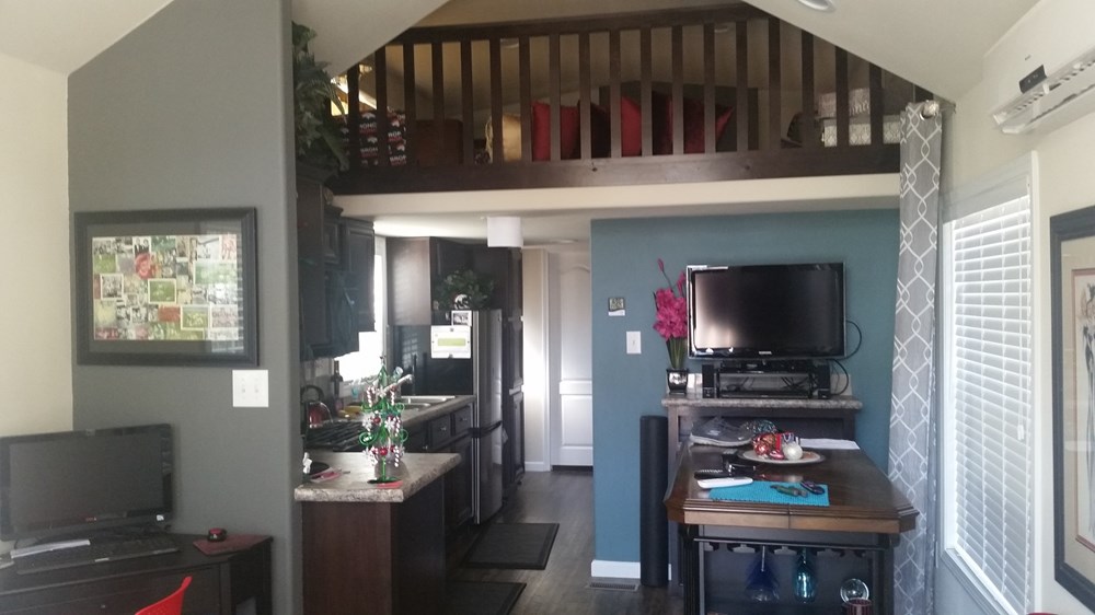 Beautiful 399 + loft park madel with upgrades - Image 4 Thumbnail