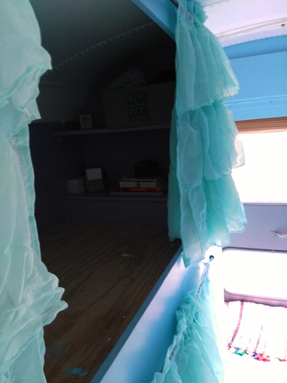 Converted off-grid capable 29' school bus motorhome with excellent indoor air quality - Image 4 Thumbnail