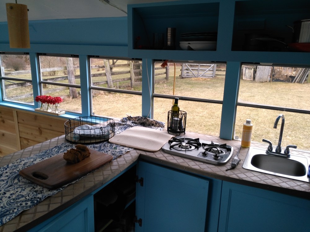 Converted off-grid capable 29' school bus motorhome with excellent indoor air quality - Image 2 Thumbnail