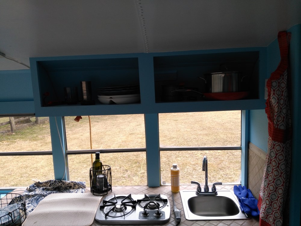 Converted off-grid capable 29' school bus motorhome with excellent indoor air quality - Image 3 Thumbnail