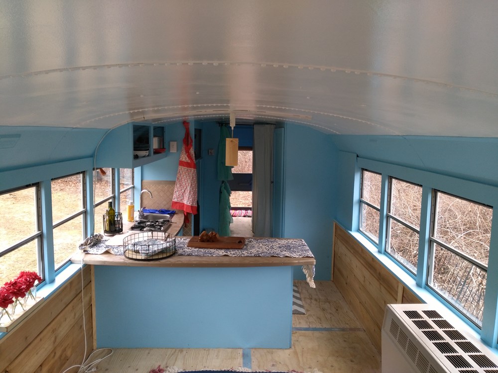 Converted off-grid capable 29' school bus motorhome with excellent indoor air quality