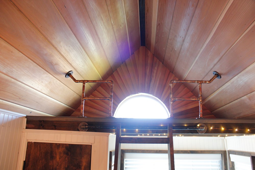 New Redwood Tiny House - Image 3 Thumbnail