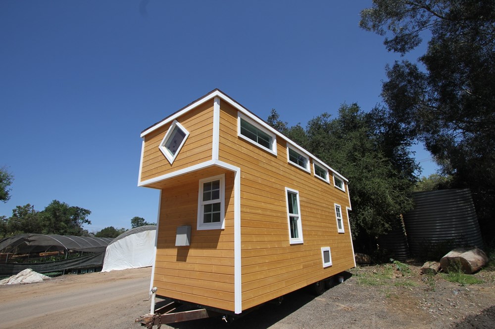 CUSTOM TINY HOUSE 378 SQ FT DUAL LOFT MODERN CARAVAN FULL BATHROOM KITCHEN WASHER DRYER - Image 1 Thumbnail
