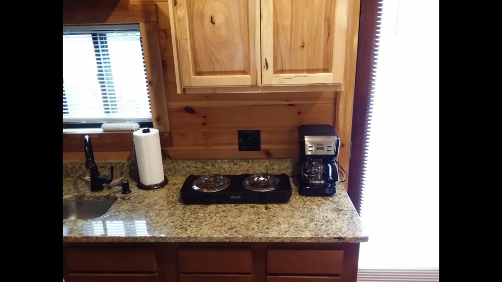Adorable cedar tiny house - Image 2 Thumbnail