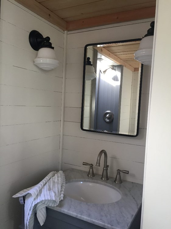 Modern Farmhouse in San Diego - Image 4 Thumbnail