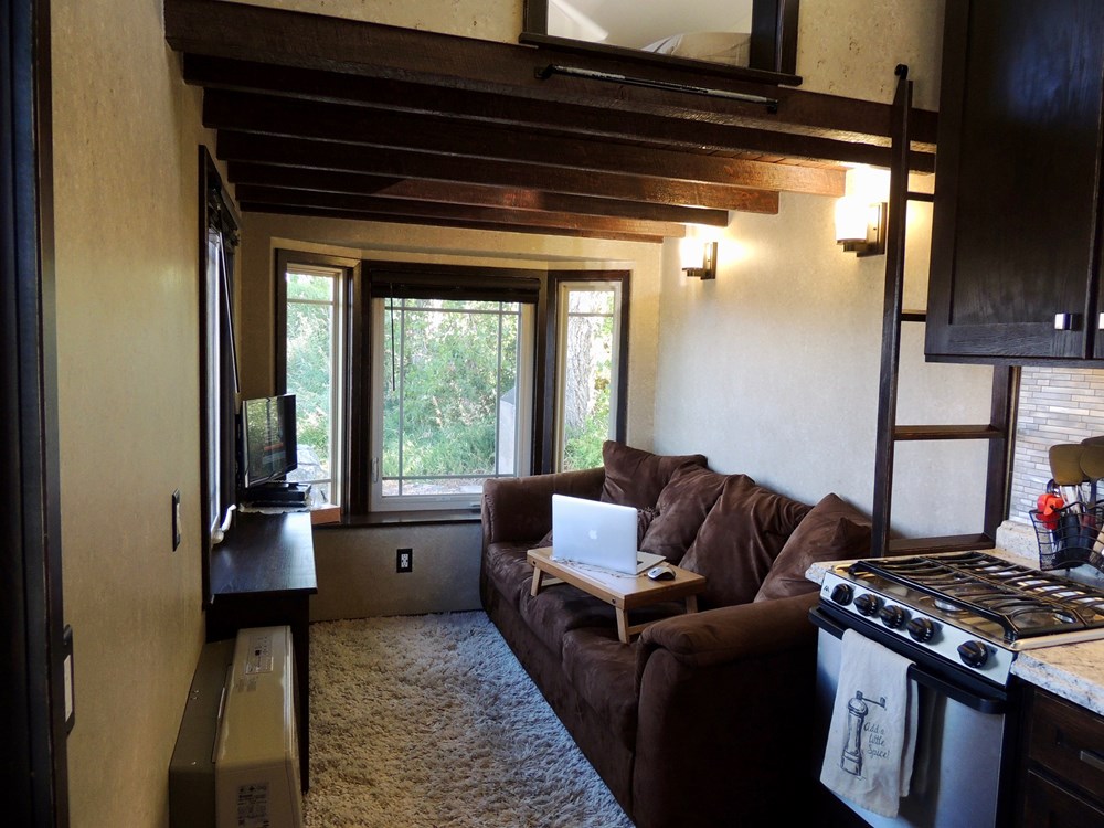 32 FT Turnkey, Fifth wheel/Gooseneck Tiny Home! - Image 4 Thumbnail
