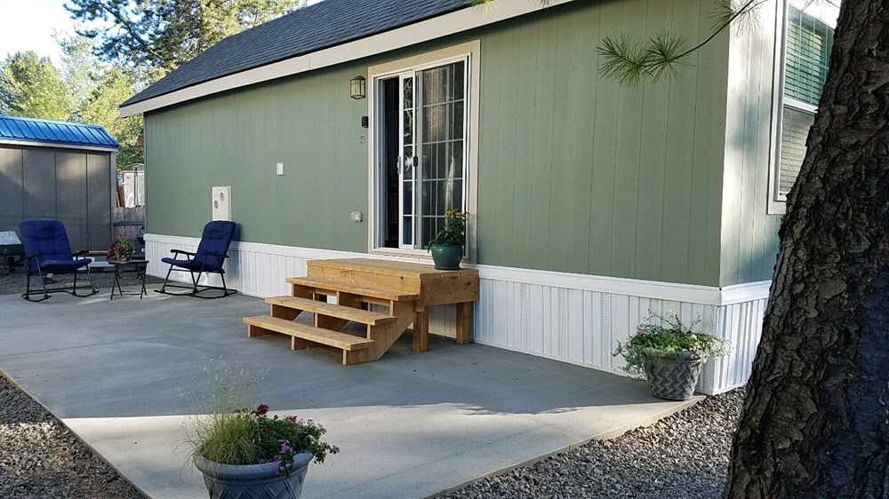 Tiny house mountain retreat-- own the home and the land!