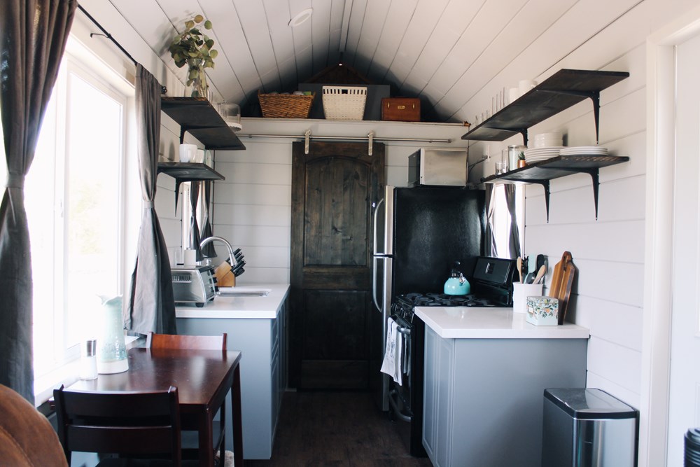 Cute and Cozy Tiny House - Image 2 Thumbnail