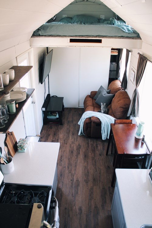 Cute and Cozy Tiny House - Image 3 Thumbnail
