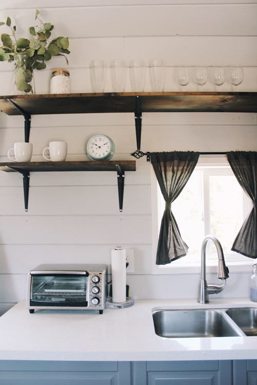 Cute and Cozy Tiny House - Image 4 Thumbnail