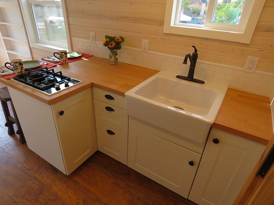 Gorgeous Farmhouse-style Tiny House - Image 4 Thumbnail