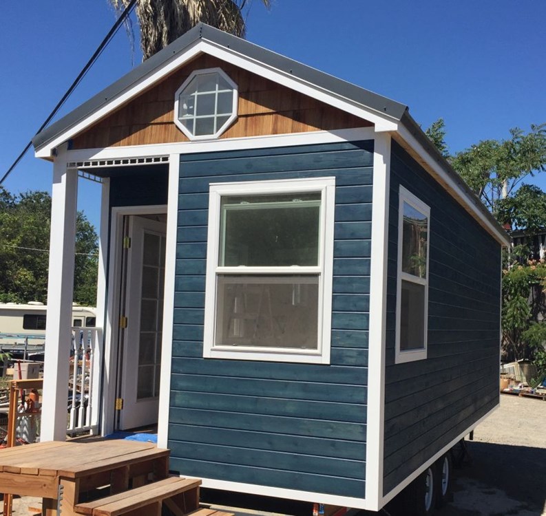 Gorgeous Farmhouse-style Tiny House - Image 1 Thumbnail