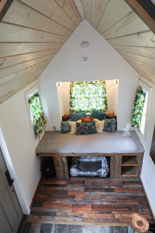 288 sq ft Tiny House for sale - FEATURED ON TINY HOUSE NATION --- Open Floor plan - Custom Wood Japanese Soaking Tub - Built In Dog Kennel - Image 4 Thumbnail