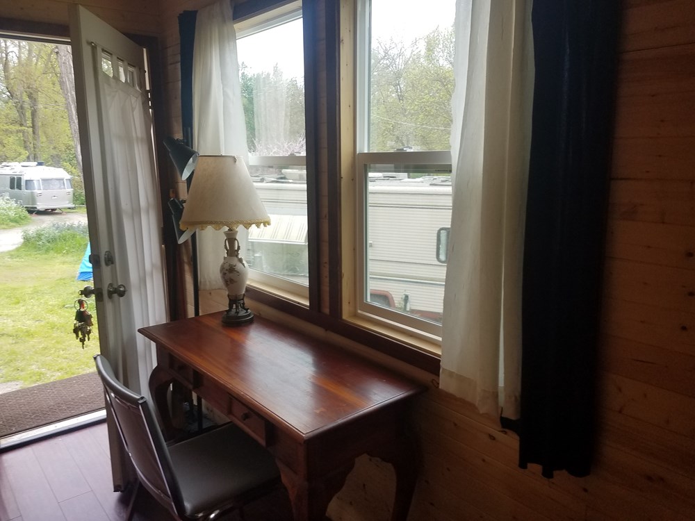 200 sq foot Tiny house in Ashland, Oregon - Image 3 Thumbnail