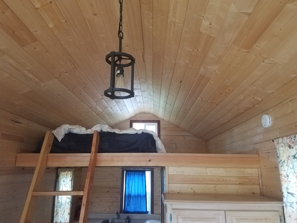 200 sq foot Tiny house in Ashland, Oregon - Image 4 Thumbnail