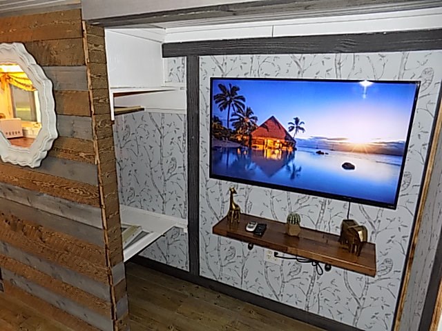 @@@ LETS MAKE A DEAL TINY HOUSE ON WHEELS@@@ - Image 4 Thumbnail
