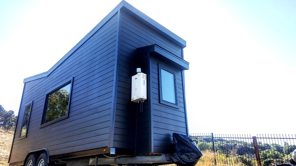 Brand new Contemporary Tiny House - Image 2 Thumbnail