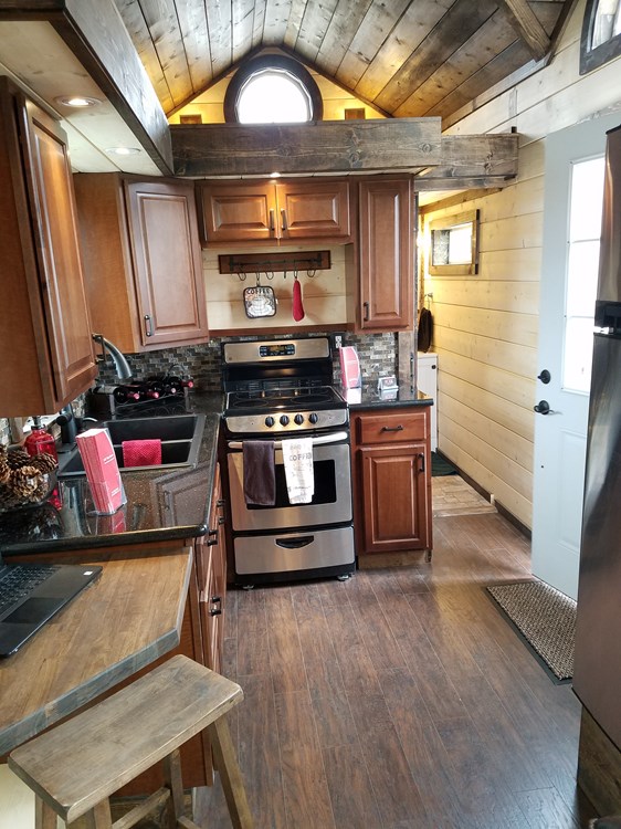 CUSTOM 33ft Log Cabin Style Tiny House- PRICE REDUCED! - Image 2 Thumbnail