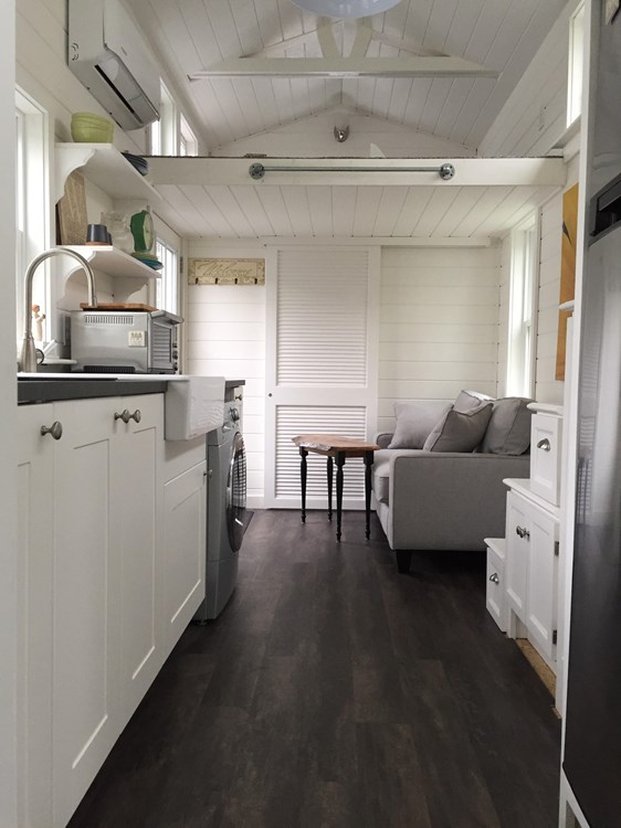 Beautiful Tiny House - Image 3 Thumbnail