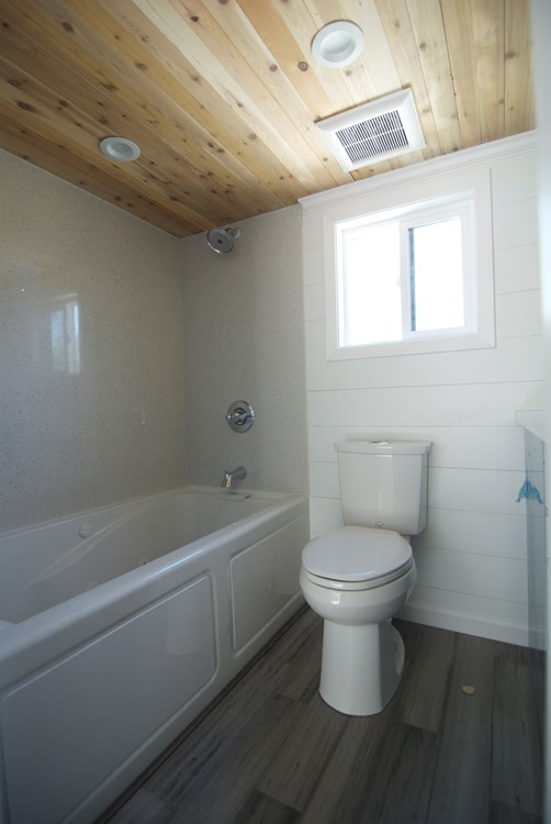 Luxury Tiny House - Image 4 Thumbnail
