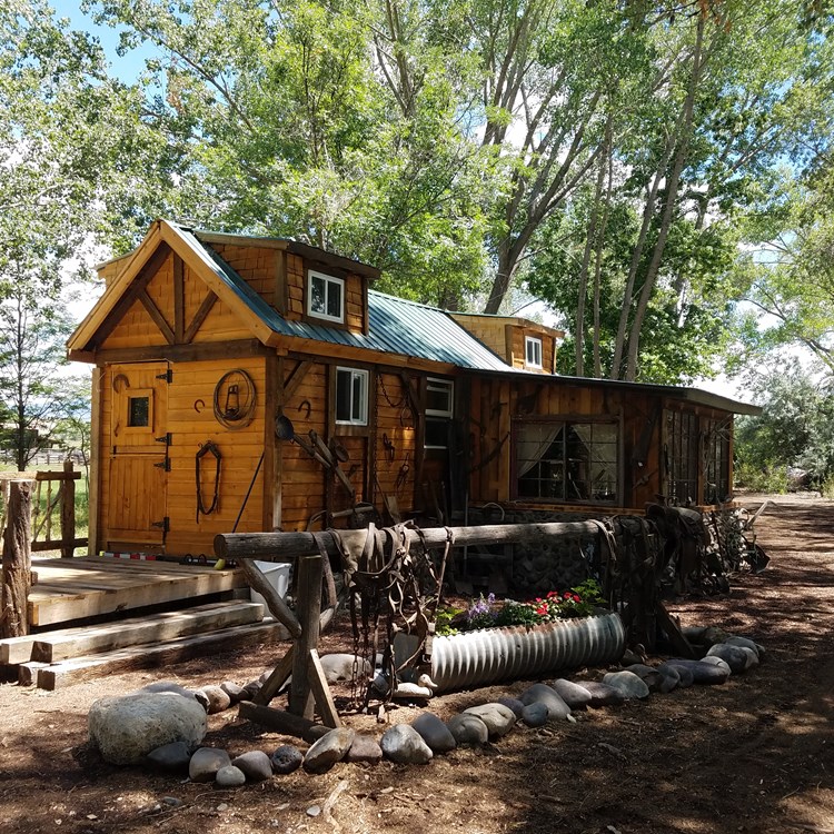 Proven Money Maker!!!  Wonderful, Cozy Mountain style Tiny Home for Sale