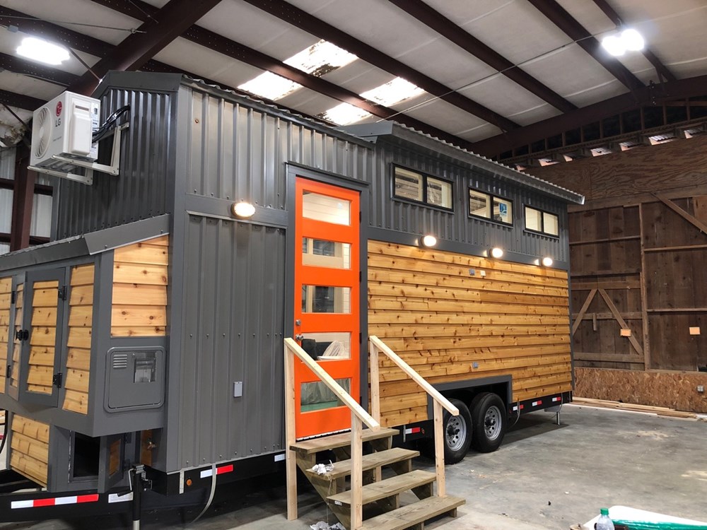 Stylish and Cozy Tee Tiny House - Image 2 Thumbnail