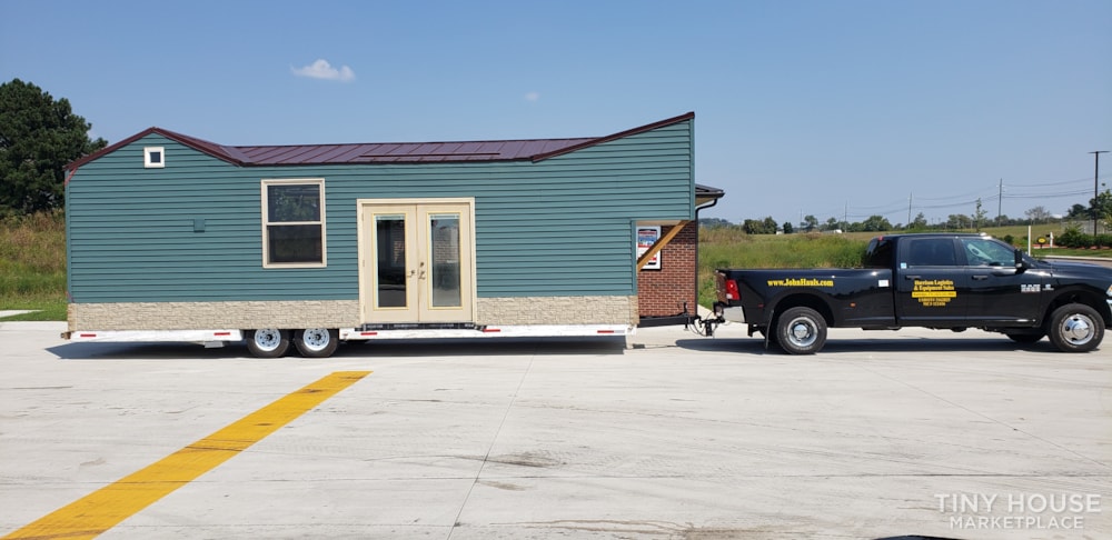 2018 Custom Built 32' Tiny Home  - Image 3 Thumbnail