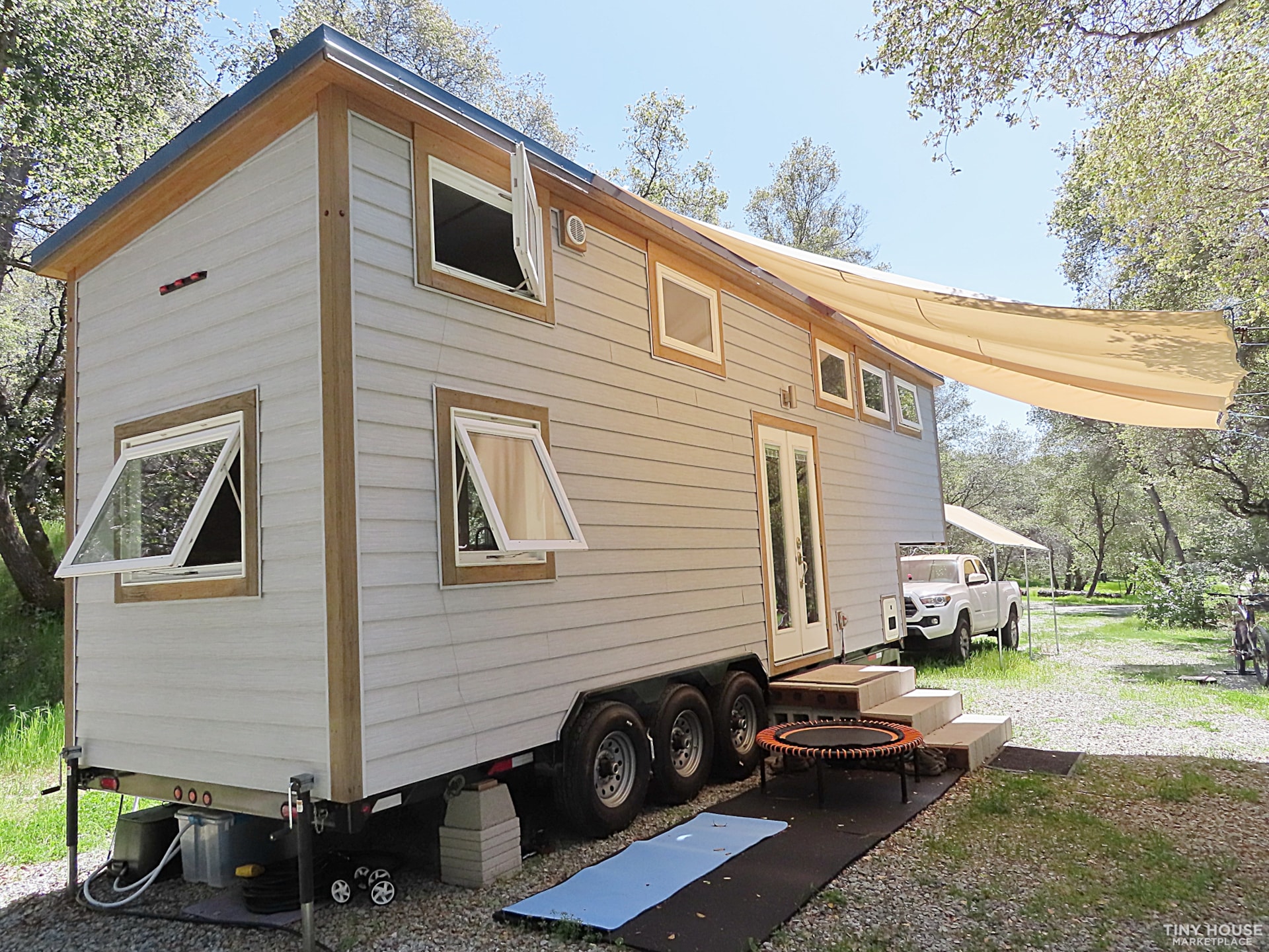 2018 The Lookout Fully Self Contained with Solar Immaculate - Image 1 Thumbnail