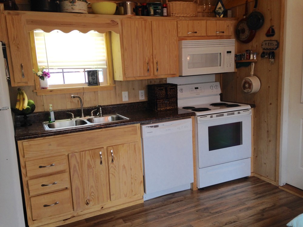 Tiny House w/ 2 bedrooms and loft - Image 2 Thumbnail