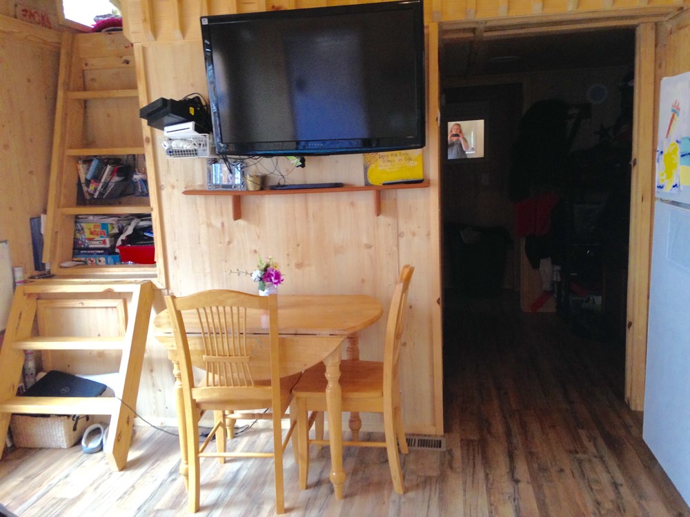Tiny House w/ 2 bedrooms and loft - Image 3 Thumbnail