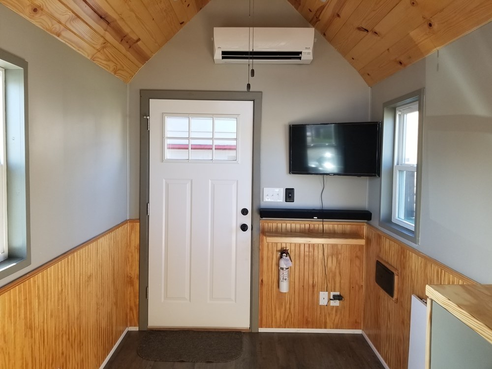 2016 "Justin" model tiny house on wheels - Image 4 Thumbnail