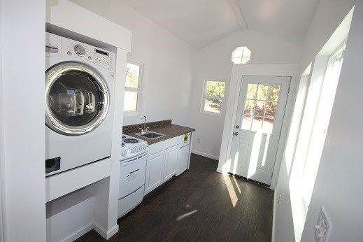 9 X 22 NW BUNGALOW  TINY HOUSE FOR SALE PROFESSIONALLY BUILT - Image 3 Thumbnail