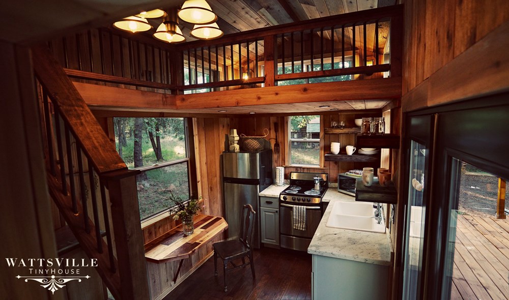 Stunning 3-bed 1-bath, Cedar Tinyhouse (28'x8') - Image 2 Thumbnail
