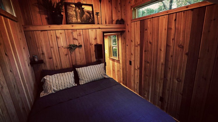 Stunning 3-bed 1-bath, Cedar Tinyhouse (28'x8') - Image 4 Thumbnail