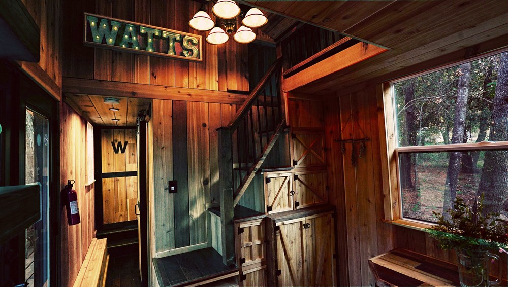 Stunning 3-bed 1-bath, Cedar Tinyhouse (28'x8') - Image 3 Thumbnail