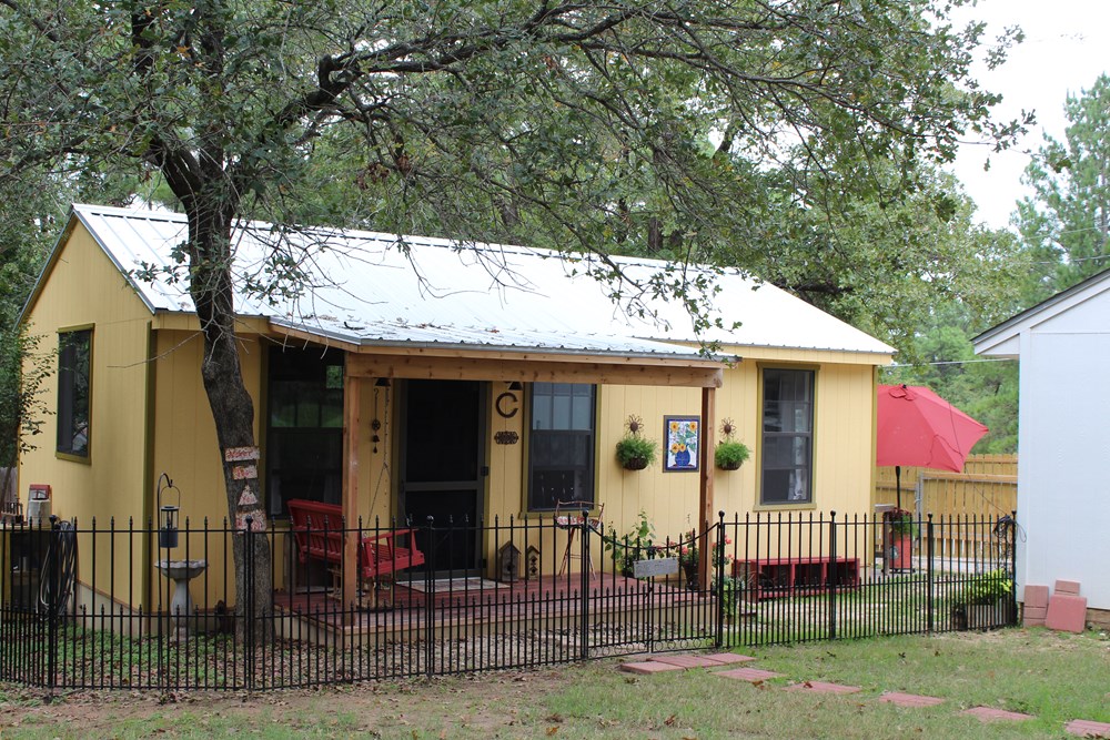 16 x 28 Cottage for Sale, just east of Austin in Bastrop, TX.  MUST BE MOVED!