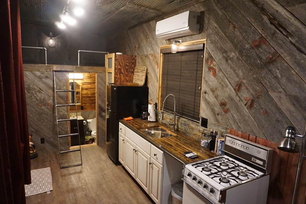 Tiny House with lots of Character  - Image 4 Thumbnail