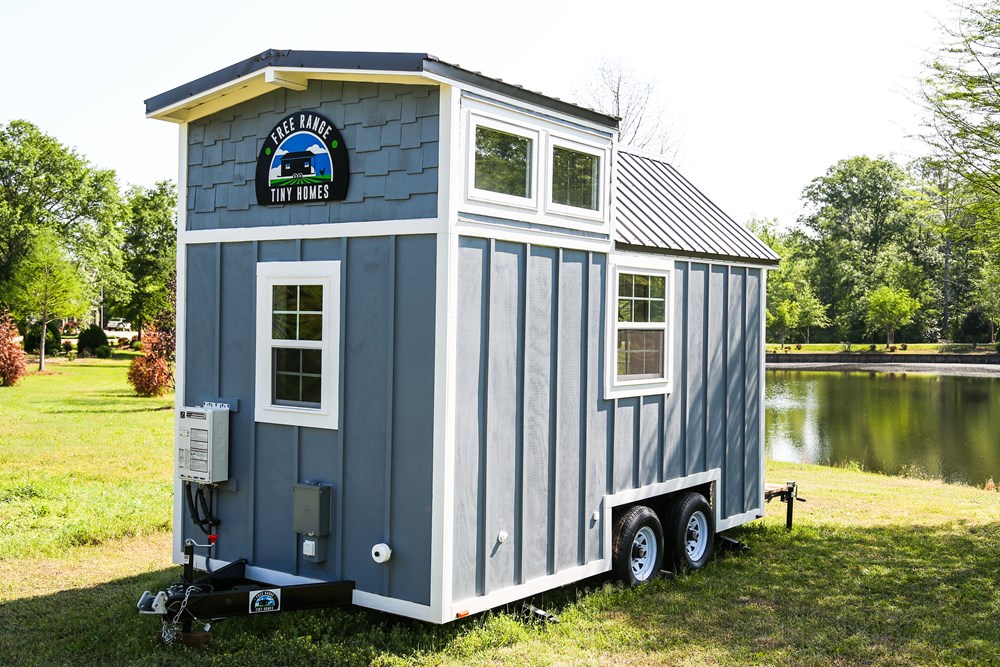 Free Range 16ft Custom Cottage - Image 2 Thumbnail