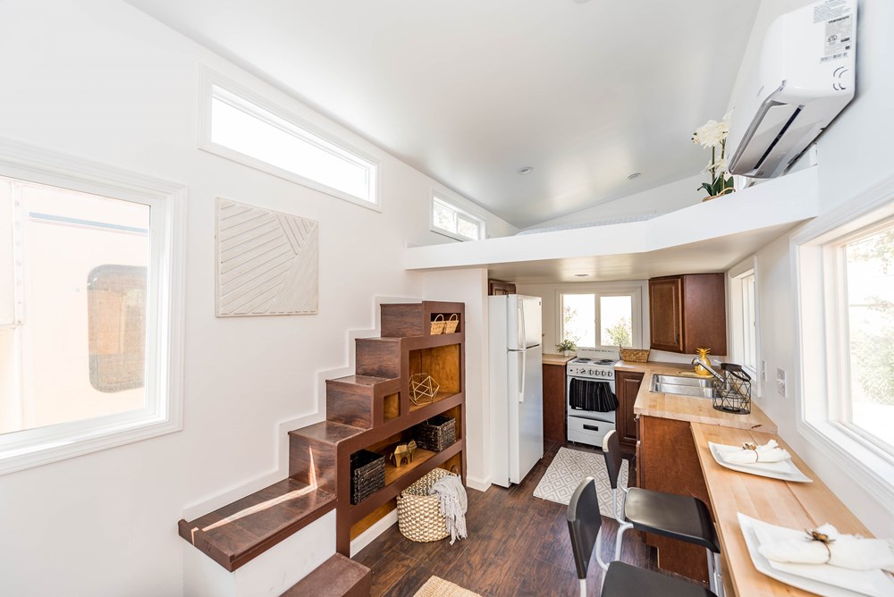 9 x 24 Modern Caravan by Tiny House Cottages professionally built dual lofts washer dryer full kitchen hardwoods composting toilet - Image 3 Thumbnail