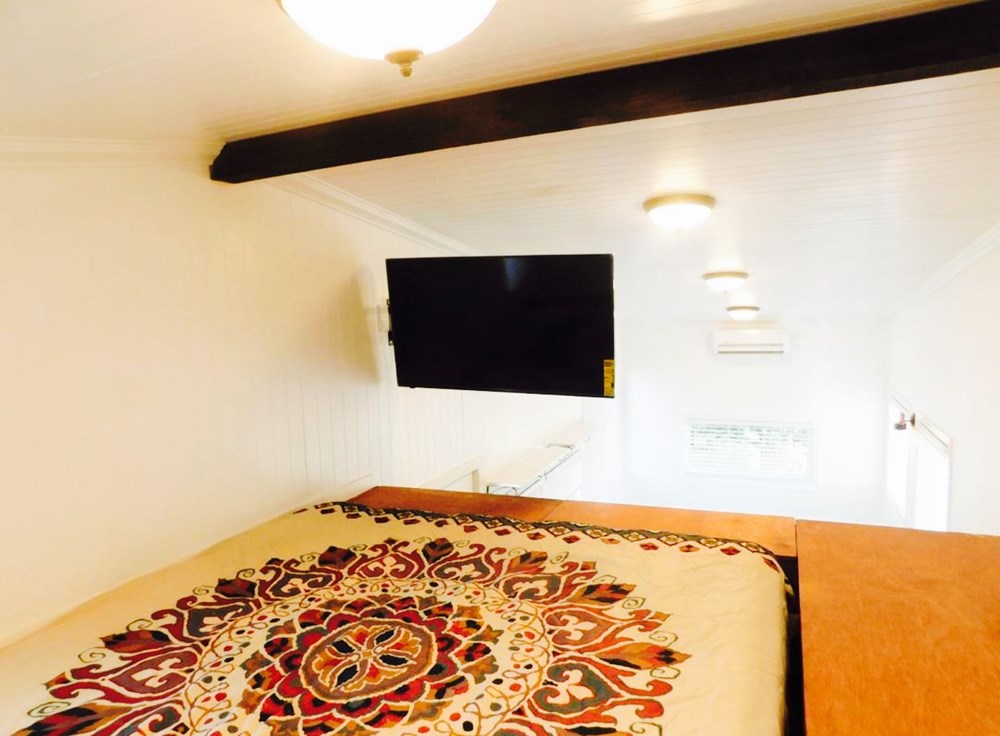 Tiny Modern farmhouse - Image 3 Thumbnail