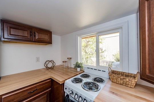 9 x 24 Modern Caravan by Tiny House Cottages professionally built dual lofts washer dryer full kitchen hardwoods composting toilet - Image 6 Thumbnail