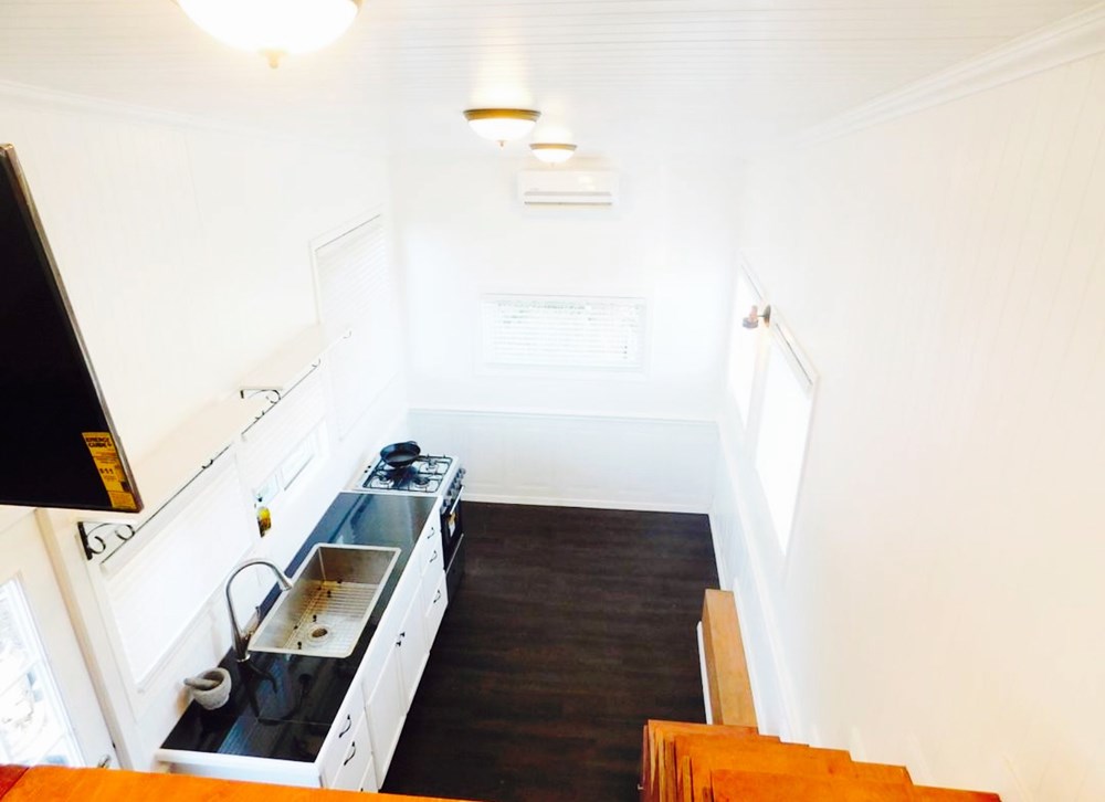 Tiny Modern farmhouse - Image 4 Thumbnail