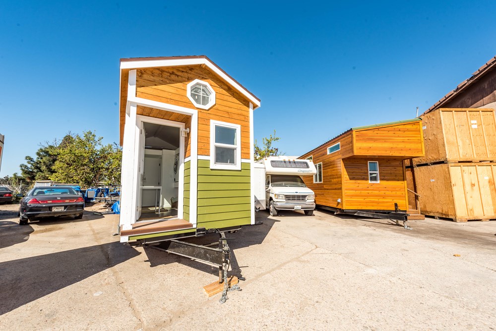 9 x 22 NW Bungalow Tiny House professionally built w/ sleeps upto 4 loft laundry toilet full kitchen and appliances - Image 2 Thumbnail