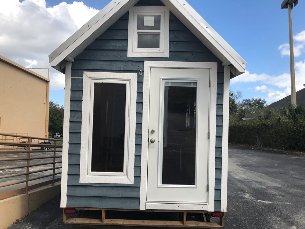 Tiny Cottage on Wheels - Image 2 Thumbnail