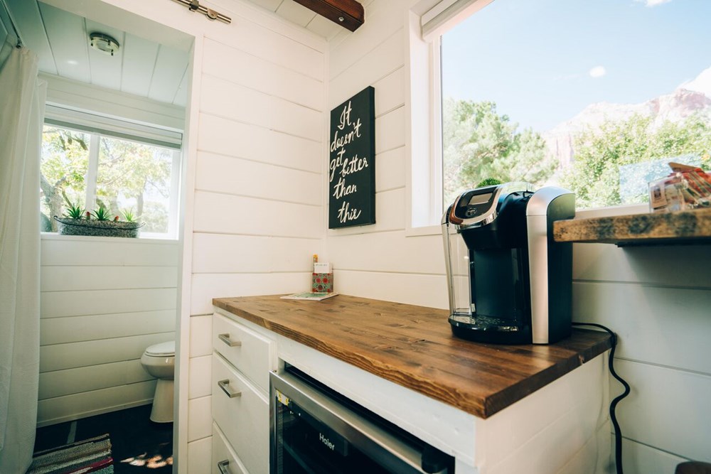 20' Luxury Container Tiny House - Image 4 Thumbnail