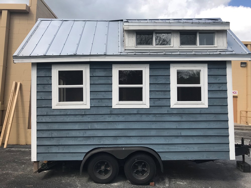 Tiny Cottage on Wheels - Image 1 Thumbnail