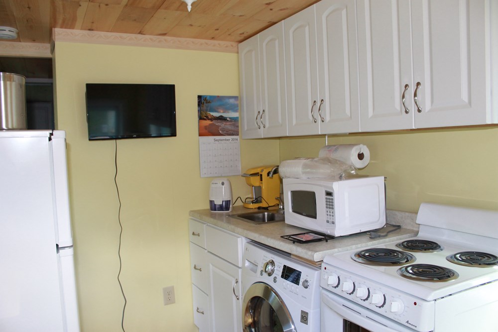Tiny House built on Trailer with whirlpool tub - Image 2 Thumbnail