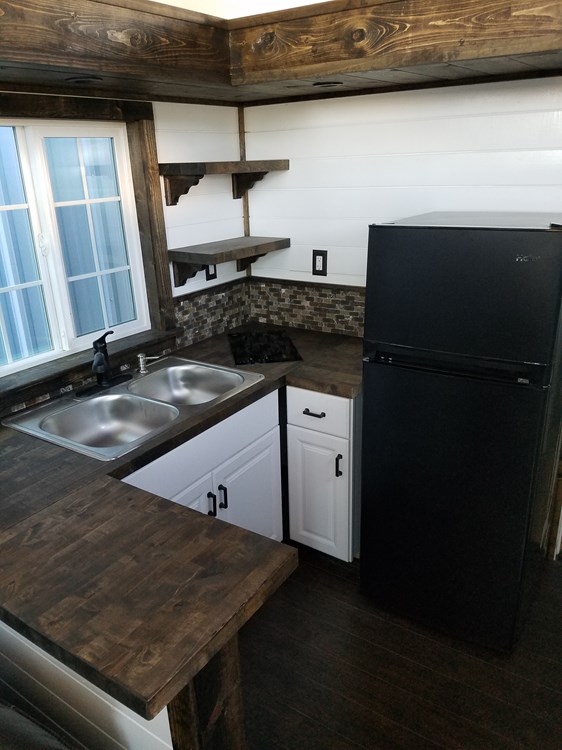 28' Tiny House w/ Unique Layout - Image 5 Thumbnail