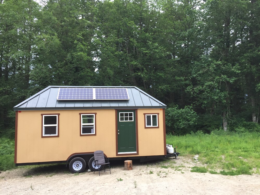 22' off-grid tiny house, professionally built, comes with appliances - Image 2 Thumbnail