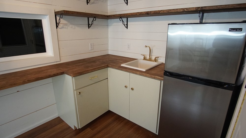 Custom Tiny House - Image 4 Thumbnail
